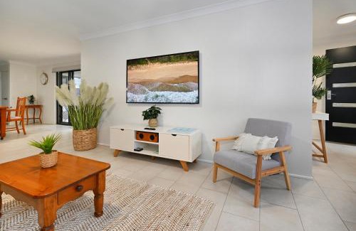 Buddina Casa | Lovely Beach House -Amazing Location, Pets - ZB9