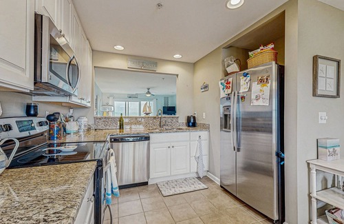 Ocean View Condominio | Lovely Bethany Bay Condo w/Balcony Water Views, W/D, Shared Pool, WiFi, & AC