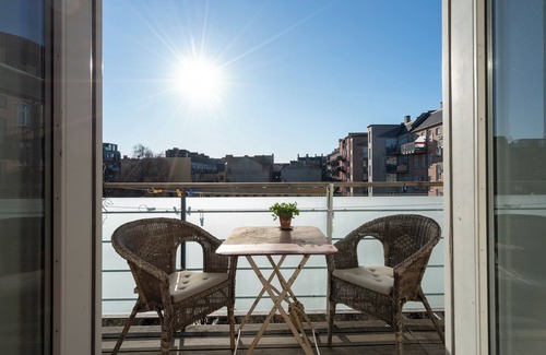 Copenhagen City Centre Apartamento | Lovely bright 3-bedroom with large balcony facing green courtyard