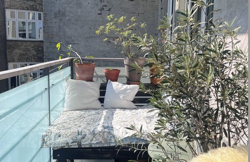 Copenhagen City Centre Apartamento | Lovely bright 3-bedroom with large balcony facing green courtyard