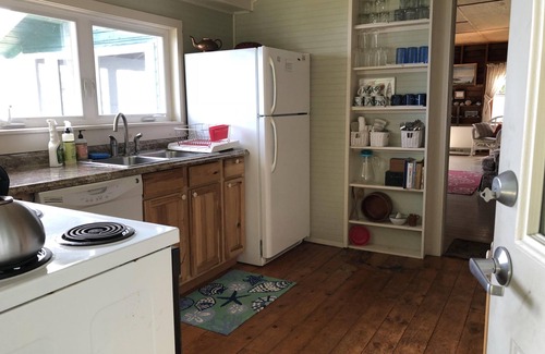 Brooksville Cabaña | Preciosa Cape Rosier Waterfront Cottage