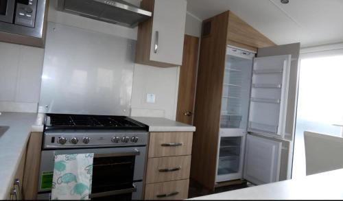 Saxmundham Otro | Lovely Caravan With Free Wi-Fi At Carlton Meres Holiday Park Ref 60034O