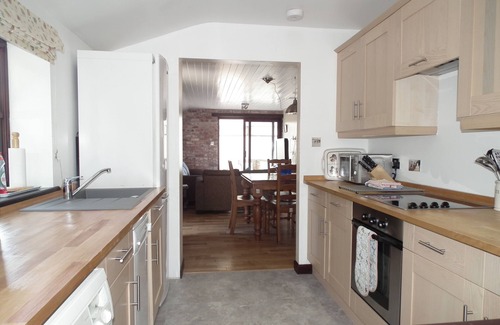 Callington Cabaña | Encantadora casa de campo en 4 hectáreas - 2 lagos, bañera de hidromasaje, piscina de la puerta y pases de club de salud