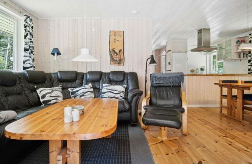 Arrild Ferieby Casa | Lovely Cottage In Arrild Ferieby
