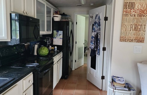 Burgaw Cabaña | Lovely cottage on Horse Farm 25 MILES to Beach with AC in charming Burgaw
