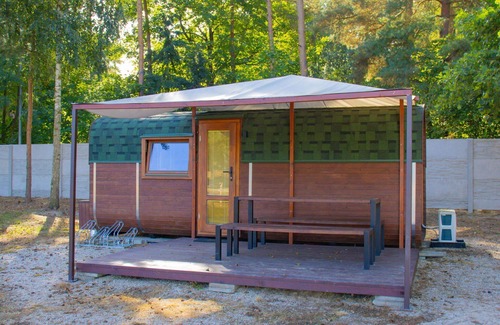 Hradec Kralove Casa | Hermoso apartamento en villa para 4 personas con WIFI, A/C, TV, patio y mascotas permitida