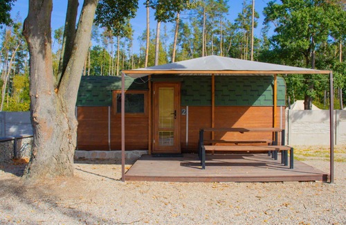 Hradec Kralove Casa | Precioso apartamento en villa para 4 personas con WIFI, A/C, TV, patio y mascotas permitida