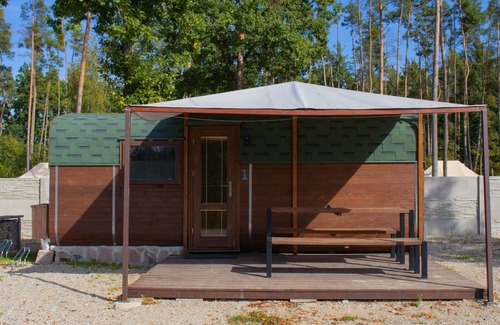 Hradec Kralove Casa | Precioso apartamento en villa para 4 personas con WIFI, A/C, TV, patio y mascotas permitida