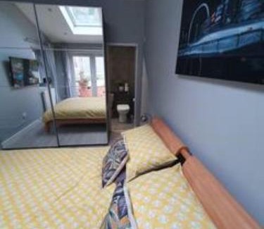 Fryent Casa | Lovely double room with en-suite bathroom