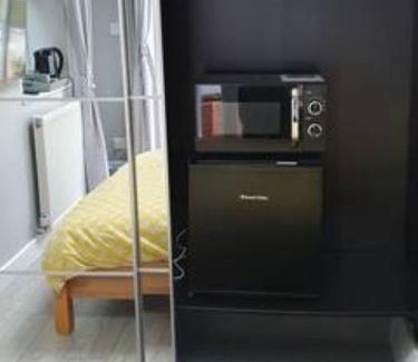 Fryent Casa | Lovely double room with en-suite bathroom