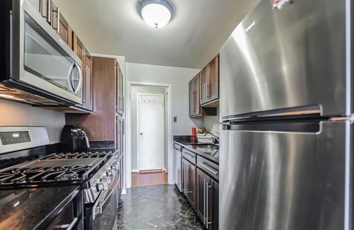 Alexandria West Condominio | Lovely Duplex Apartment - Free Garage parking close to DC