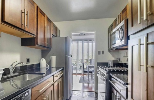 Alexandria West Condominio | Lovely Duplex Apartment - Free Garage parking close to DC