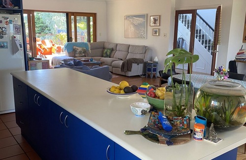 City Beach Casa | Lovely family home close to beach, opposite large parkland.