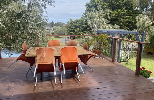City Beach Casa | Lovely family home close to beach, opposite large parkland.