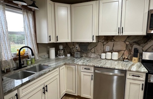 Siler City Cabina | Lovely Farm Cabin Experience