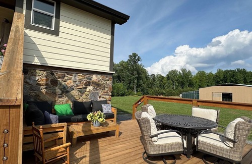 Siler City Cabina | Lovely Farm Cabin Experience