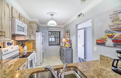 Fort Pierce Shores Condominio | Lovely Fort Pierce Condo, Walk to Beach!