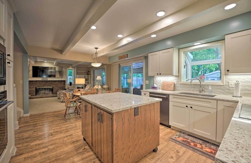 Holland Casa | Lovely Holland Home w/ 1 Mile to Lake Michigan!