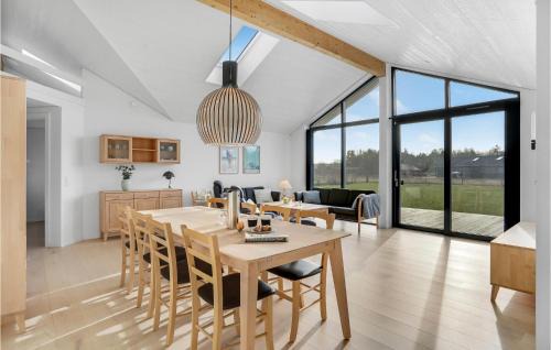 Fjellerup Strand Casa | Lovely Home In Glesborg With Kitchen