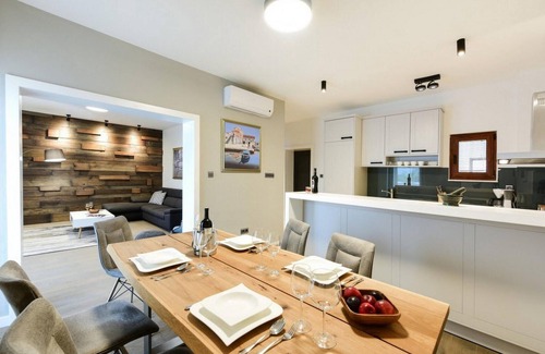 Lovinac Casa | Preciosa casa en Policnik con sauna