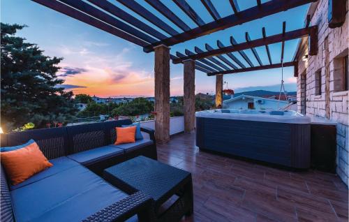 Rogoznica Casa | Lovely Home In Rogoznica With Jacuzzi