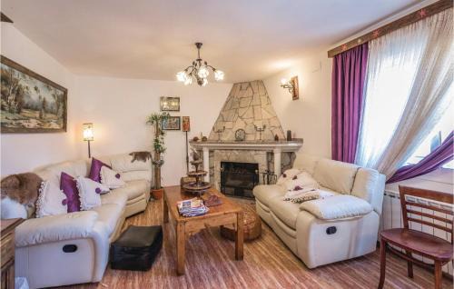 Puigventos Casa | Lovely Home In Vidreres With Kitchen