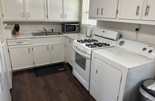 Natchez Casa | Lovely home, sleep six, quiet area, lots of family games, large yard