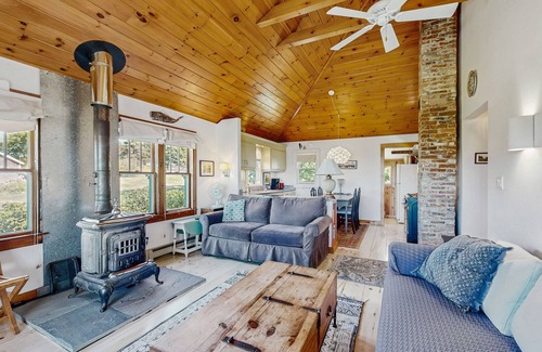 Spruce Head Cabaña | Lovely home with harbor views, gas grill, streaming, W/D, & gourmet range