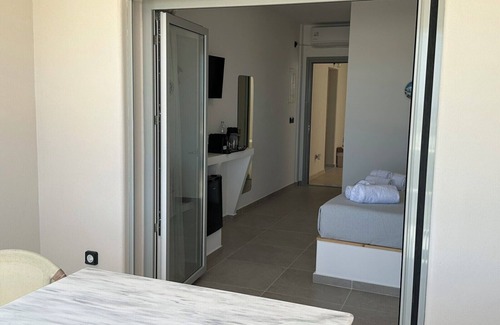 Fira Hotel | Lovely Hot-L
