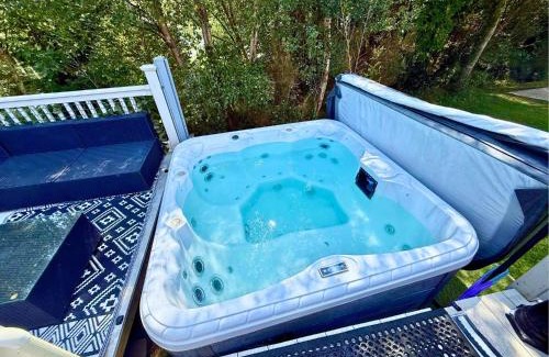 Swarland Casa | Lovely Hot Tub Caravan in Northumberland, Free Golf Access, Dog Friendly