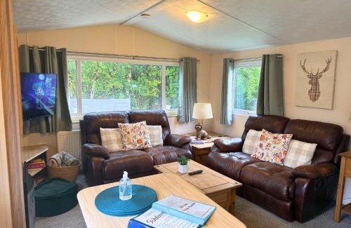 Swarland Casa | Lovely Hot Tub Caravan in Northumberland, Free Golf Access, Dog Friendly