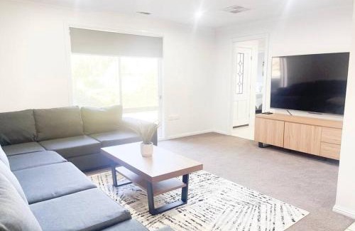 Lake Albert Casa | Lovely House at Lake Albert