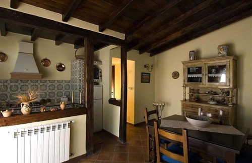 Collesano Villa | Bonito apartamento en villa con A/C, WIFI, piscina, TV, terraza, vista panorámica, cerca de Cefalú
