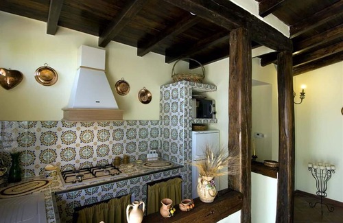 Collesano Villa | Bonito apartamento en villa con A/C, WIFI, piscina, TV, terraza, vista panorámica, cerca de Cefalú