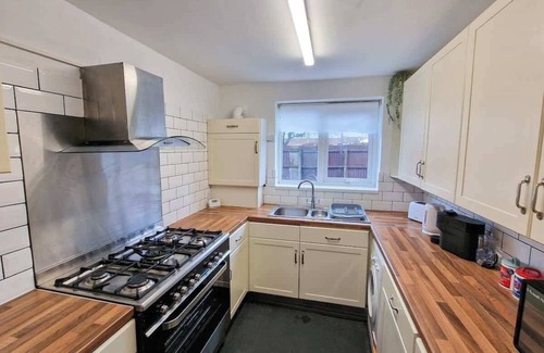 Kirkby Apartamento | Lovely Kirkby Flat by City SuperHost