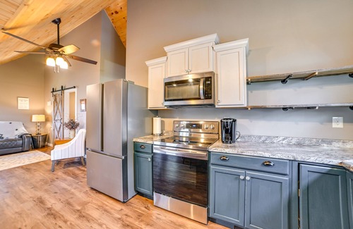 Olivehill Apartamento | Lovely Lakefront Apartment w/ Boat Ramp Access