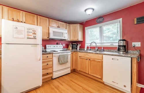 Friendship Cabina | LOVELY LAKEFRONT HOME ON THE EASTERN SIDE OF CASTLE ROCK LAKE