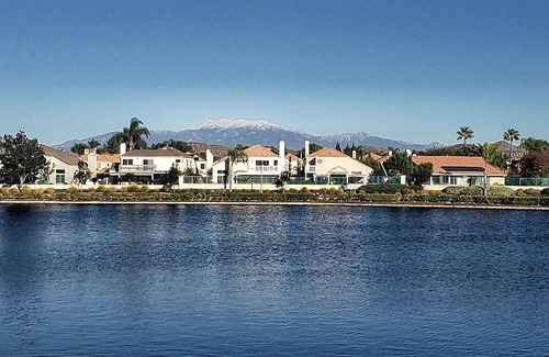 Menifee Casa | Lovely Lakeside Spa Suite