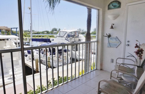 Englewood Villa | ¡Este gran pequeño condominio encantador tiene una gran vista del canal! A1113MB