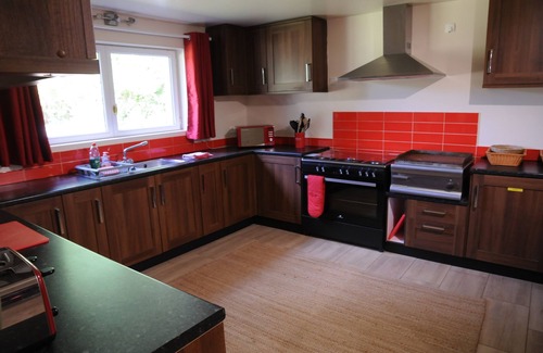 Saint-Mathieu Casa | Lovely Modern 6-Bed Retreat Near 3 Swimming Lakes, Perfect for Families