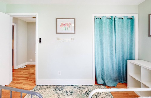 Canton Casa | Lovely modern home with private yard, swimming pool, firepit, & mtn views