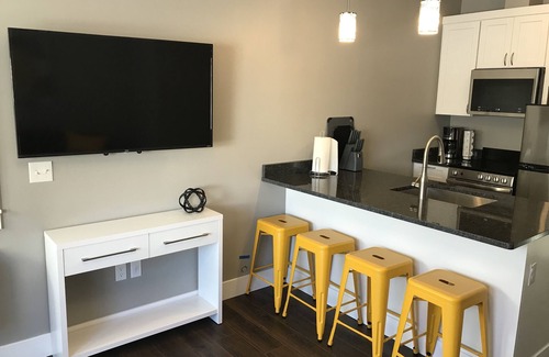 Riverfront Apartamento | Hermoso espacio moderno con acabados de alta gama