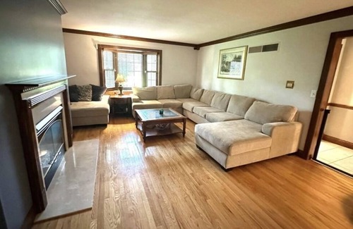 Centralia Casa | Lovely neighborhood. Near hospitals. Weekly and Monthly rates available.