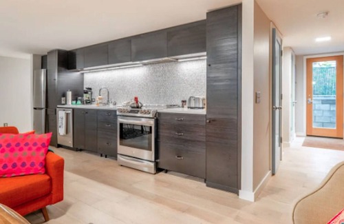 Alberta Arts District Apartamento | ENCANTADOR, NUEVO APARTAMENTO DE ARTES DE ALBERTA