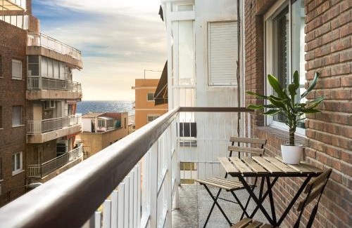Raval Roig Apartamento | Lovely, new, bright 3 mins to beach apt 105 sq meters
