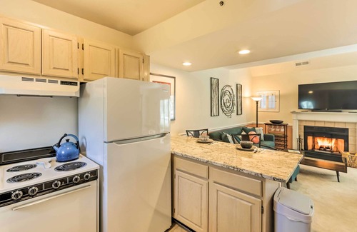 Norwich Villa | Lovely Norwich Villa, On Golf Course w/ Amenities!