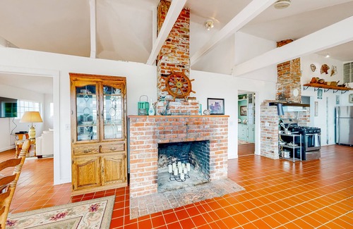 Elk Casa | Lovely oceanfront home with large deck, panoramic views, firepit, & W/D