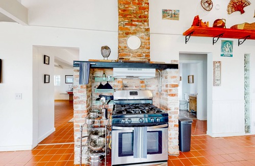 Elk Casa | Lovely oceanfront home with large deck, panoramic views, firepit, & W/D