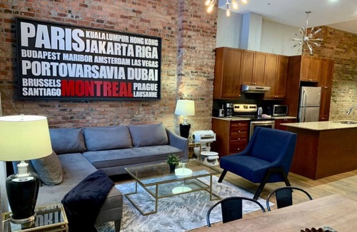 International District Apartamento | Lovely Old Montreal 4BR & 2 floors loft Hotel