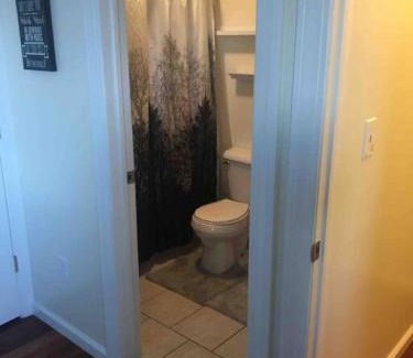 Niskayuna Apartamento | Lovely one bedroom with free parking